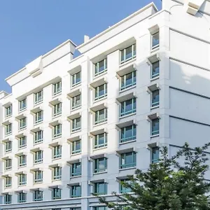 81 Orchid Отель